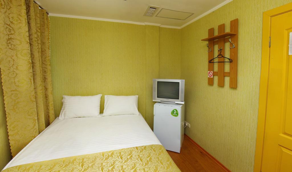 Tokyo Star Economy Hotel Odessa Exteriör bild