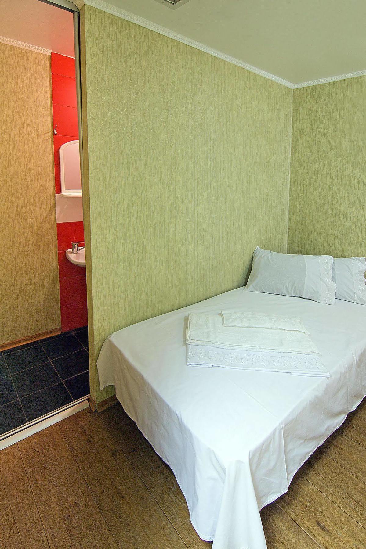 Tokyo Star Economy Hotel Odessa Exteriör bild